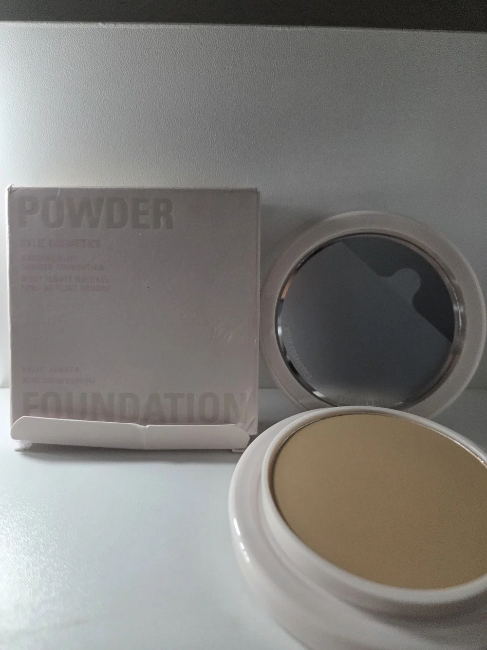 Kylie Cosmetics Pressed Powder Foundation Compact - Beige